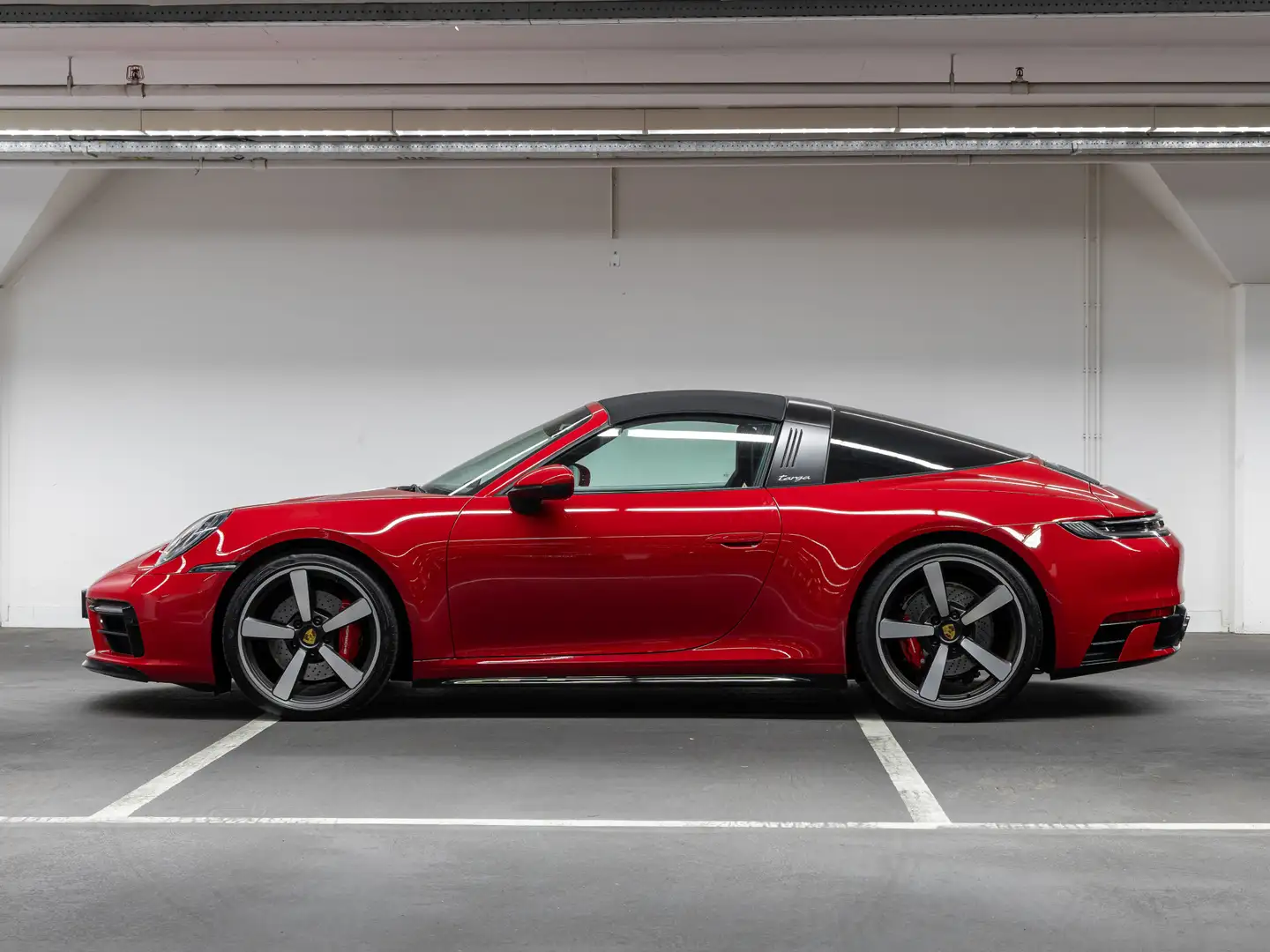 Porsche 992 Targa 4S Rouge - 2