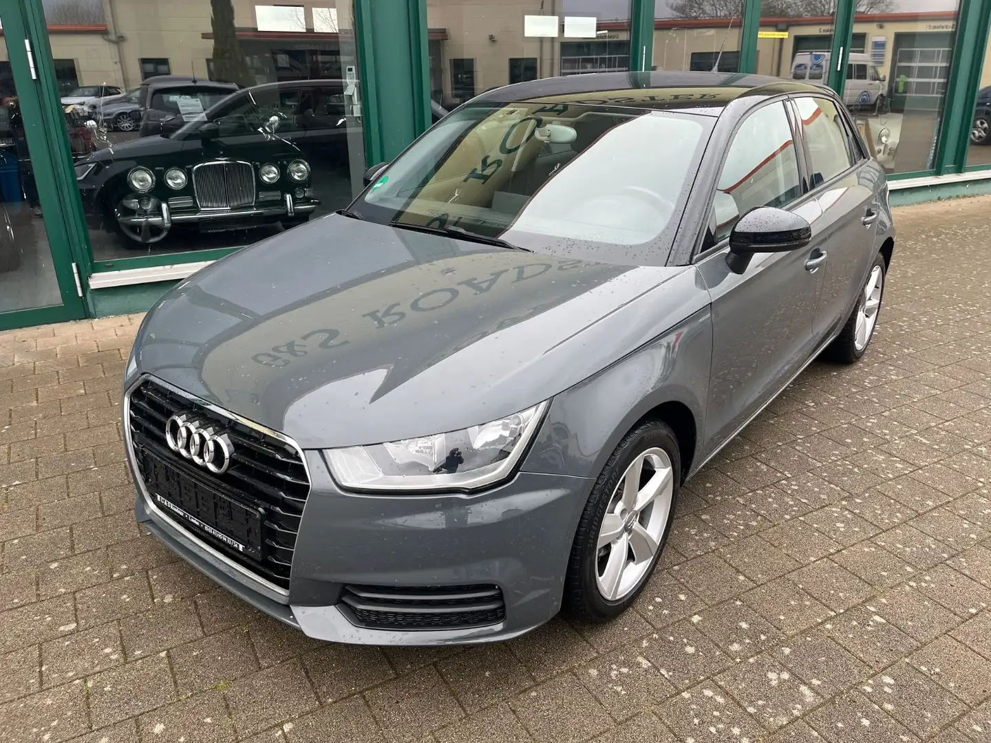 Audi A1 1.0 TFSI ultra Sportback Navi Dach schwarz Grigio - 2