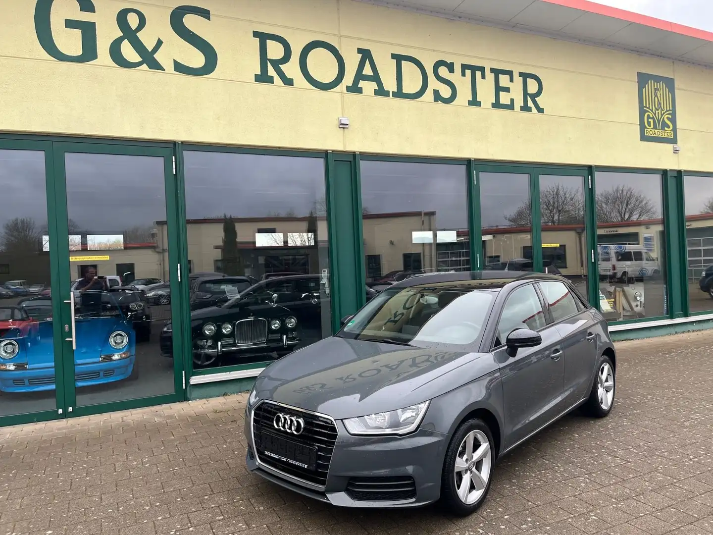 Audi A1 1.0 TFSI ultra Sportback Navi Dach schwarz Grigio - 1