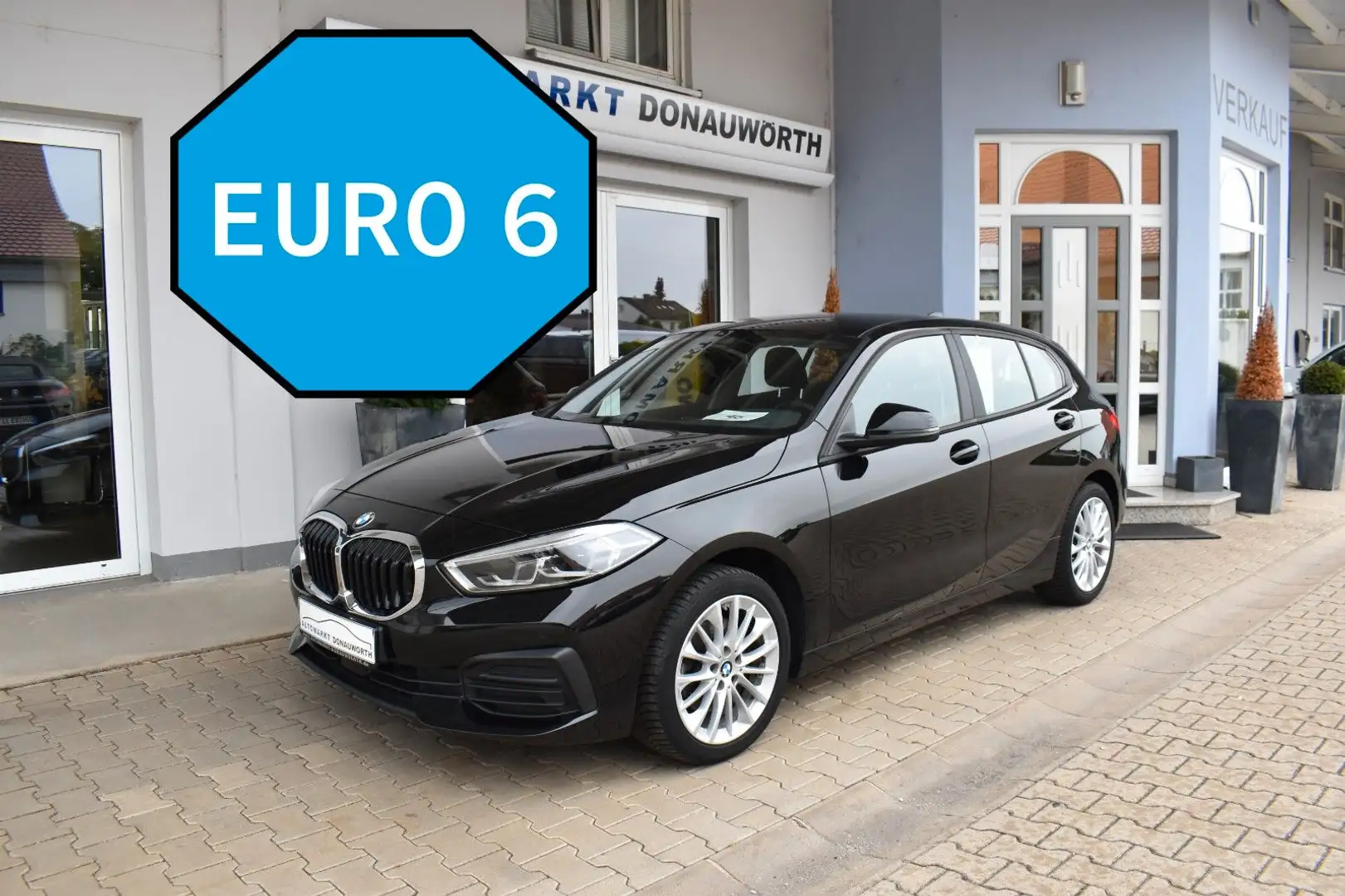 BMW 118 i Aut. Advantage Navi PDC Tempomat LED Noir - 2