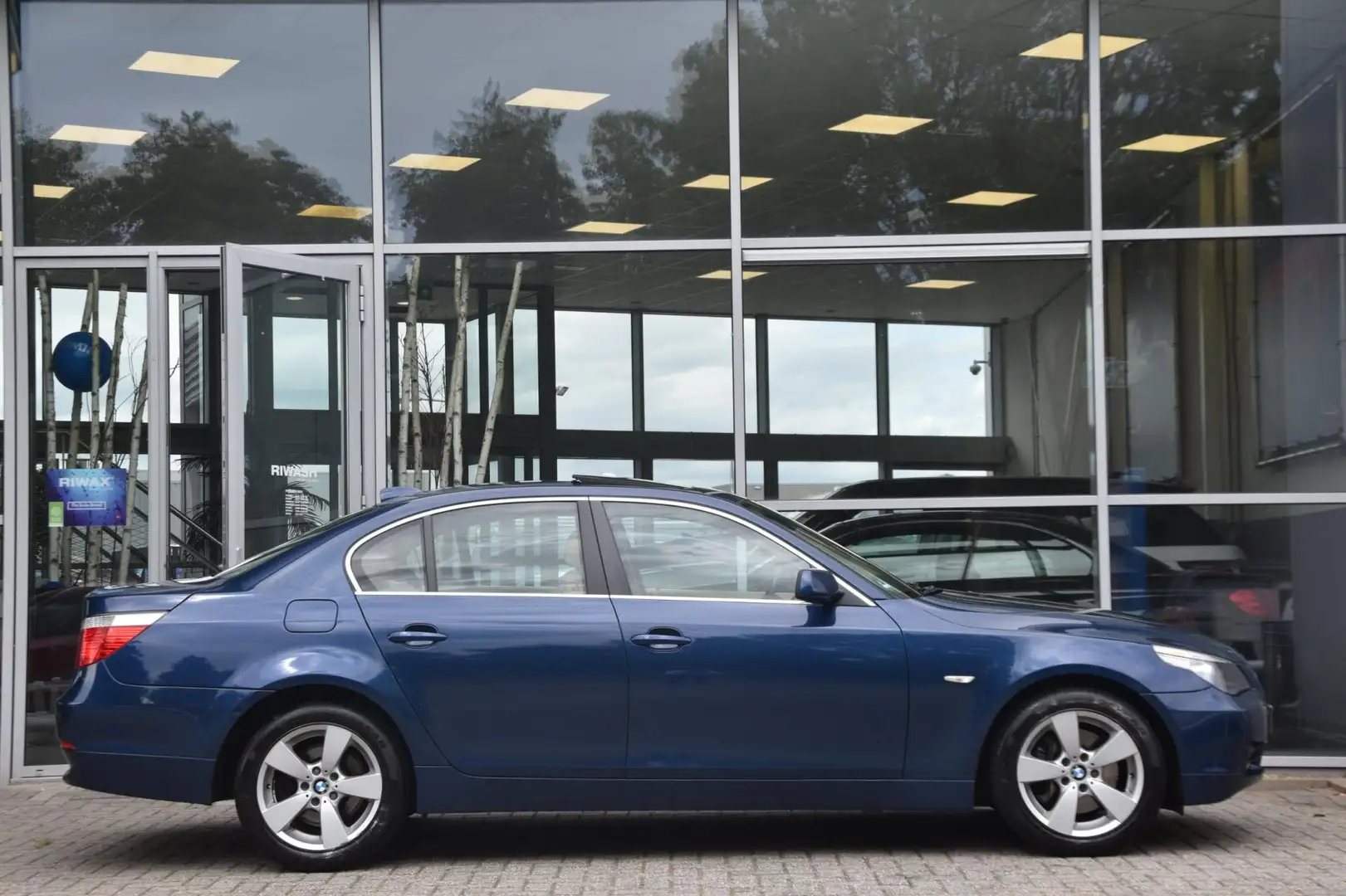 BMW 530 5-serie 530xi High Executive Airco Leder Dak Pdc N Blauw - 2