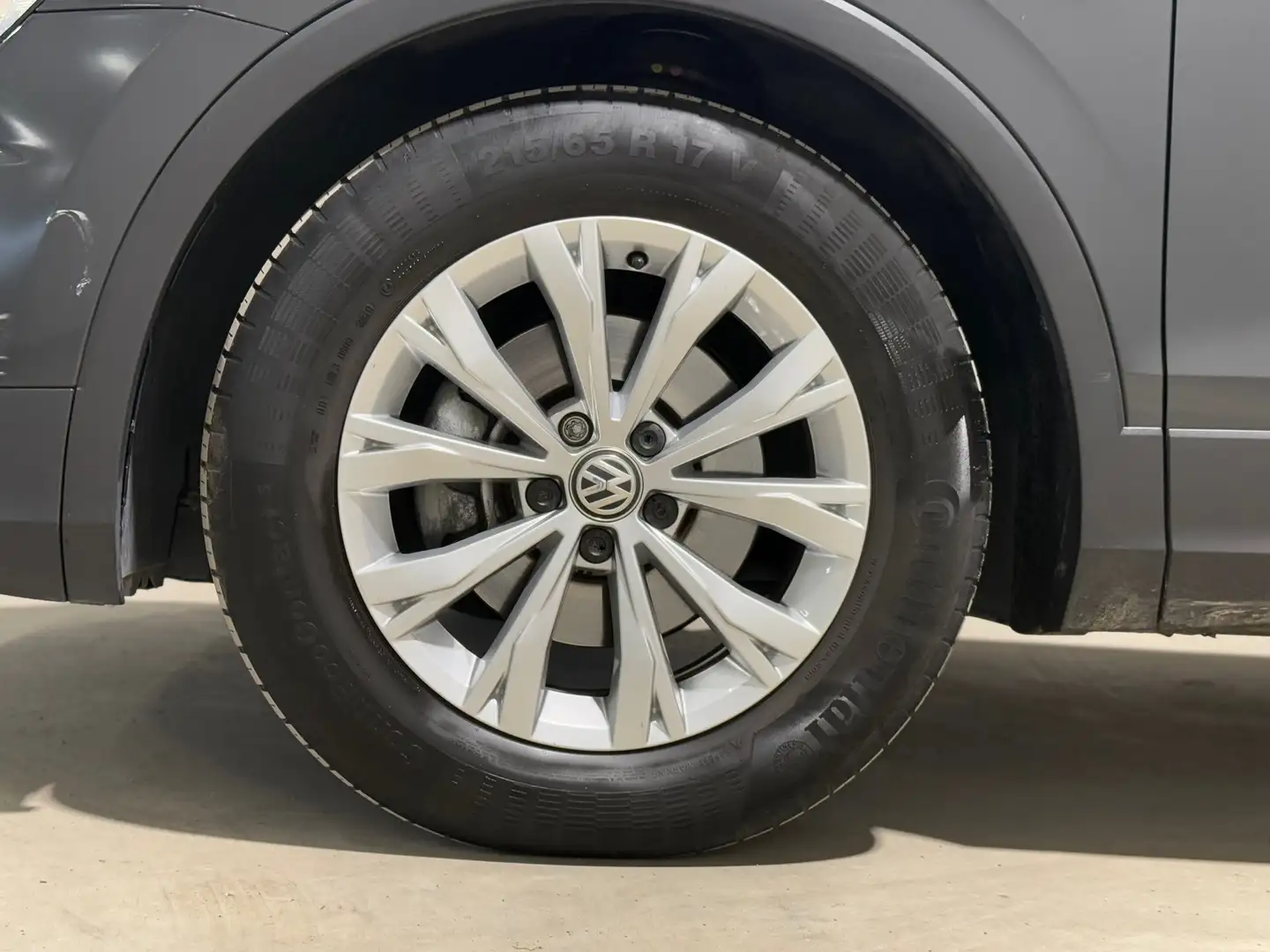 Volkswagen Tiguan 1.5 TSI ACT Comfortline 2019 DSG NAVI CLIMA Grijs - 2