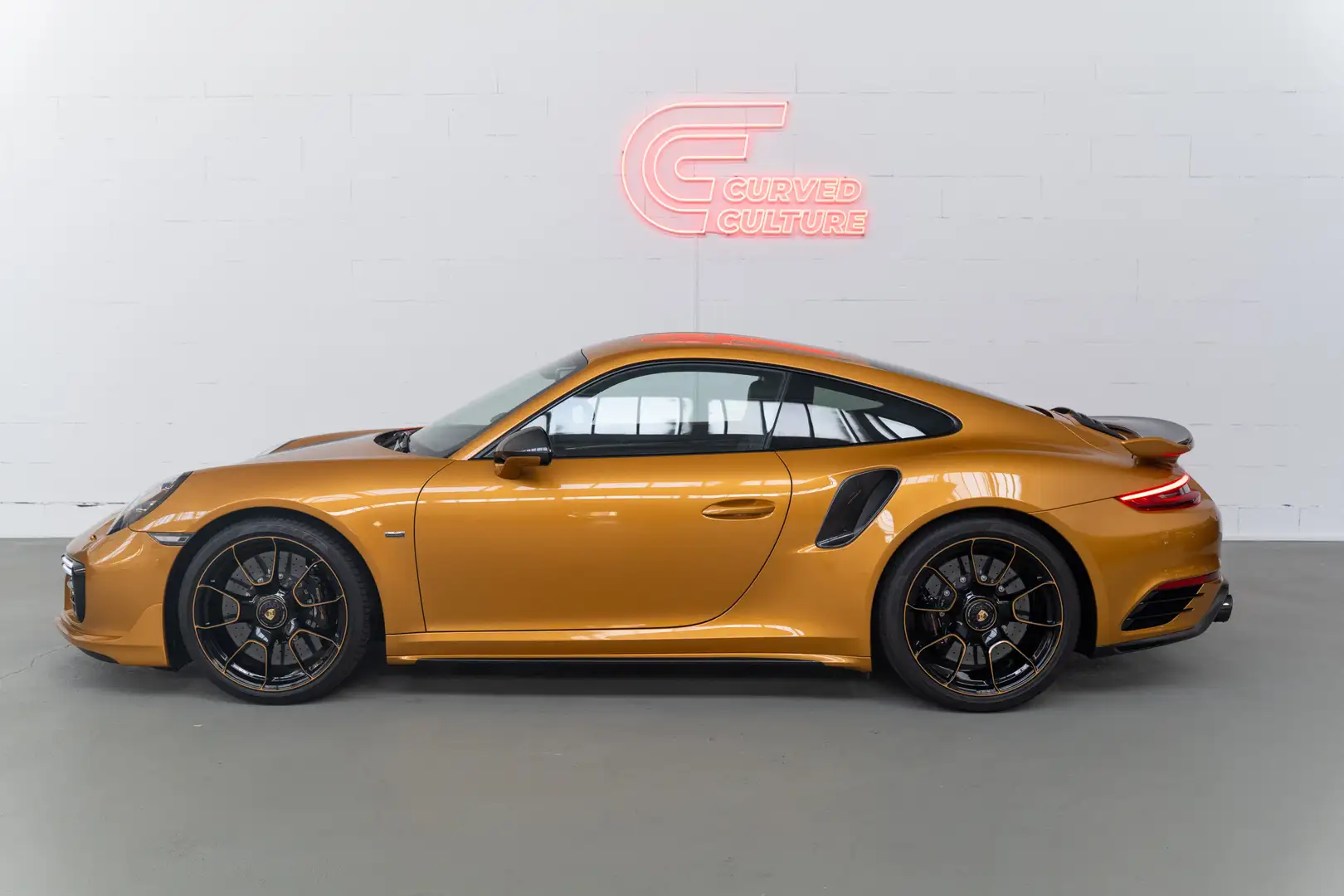 Porsche 991 Turbo S Exclusive Series I 175 500 I APPROVED Gold - 2