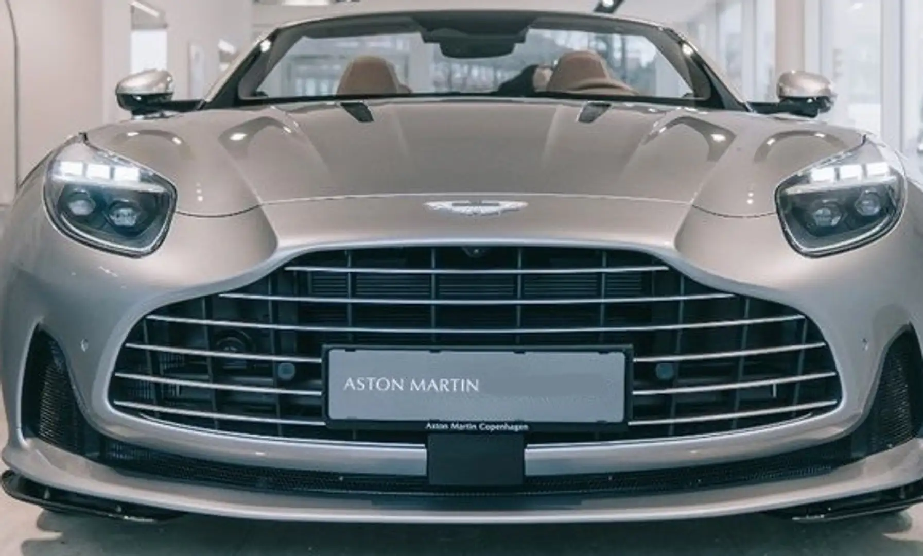Aston Martin DB12 4.0 V8 Silber - 2