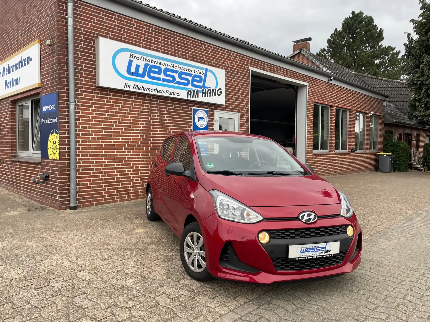 Hyundai i10 *** AKTION *** Reifen und Bremsen NEU !! Rot - 2