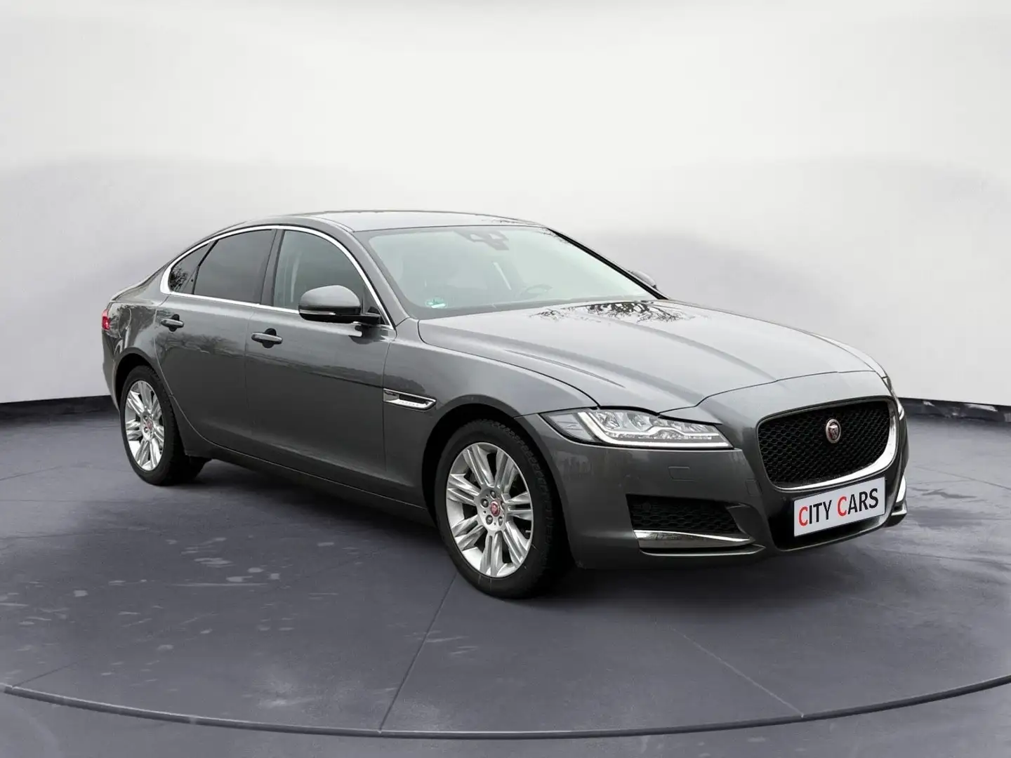 Jaguar XF Portfolio 3.0 V6 AWD Navi Kamera Xenon Gris - 2