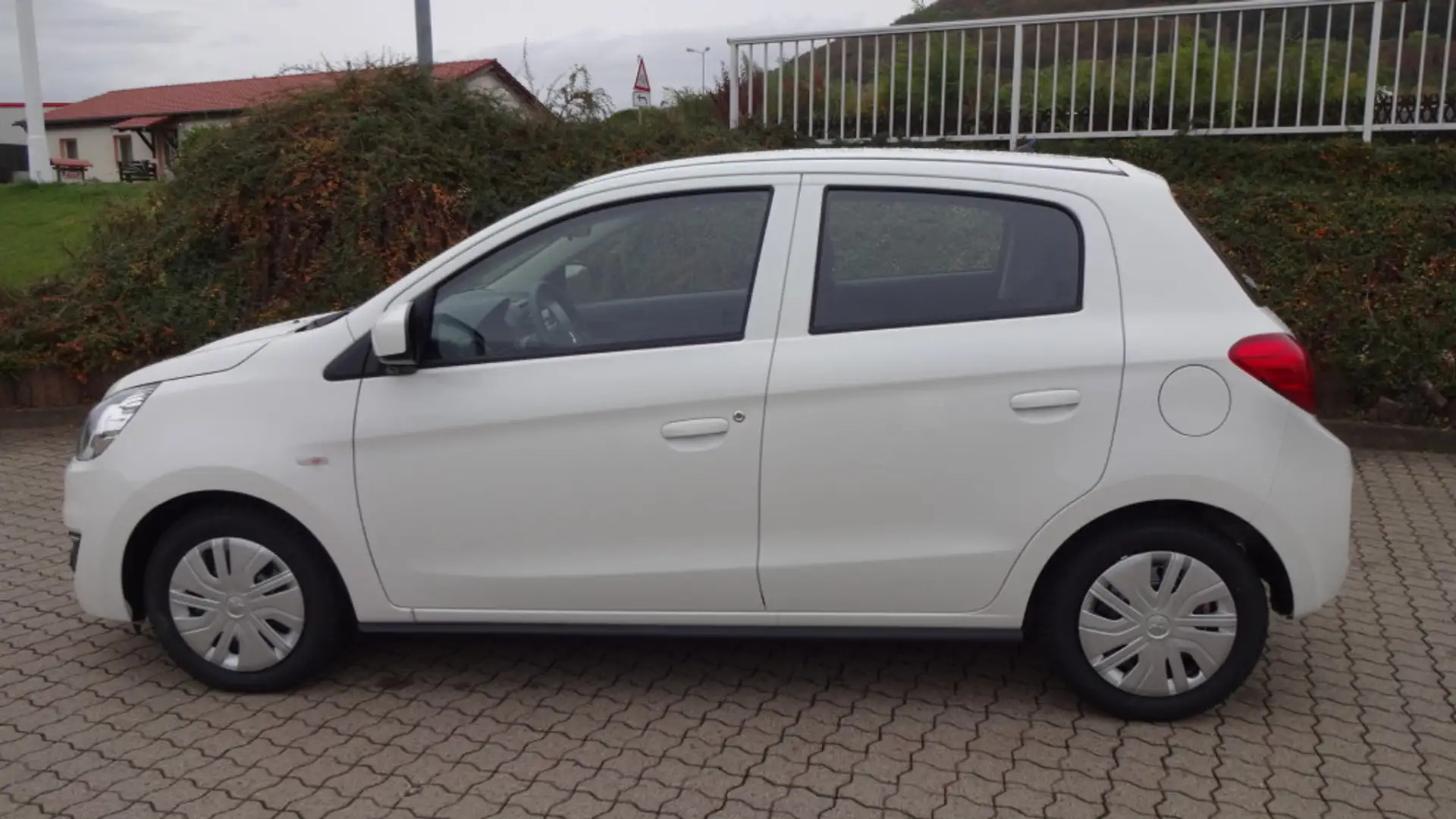 Mitsubishi Space Star Diamant 1.0 MIVEC 5-Gang Blanc - 2
