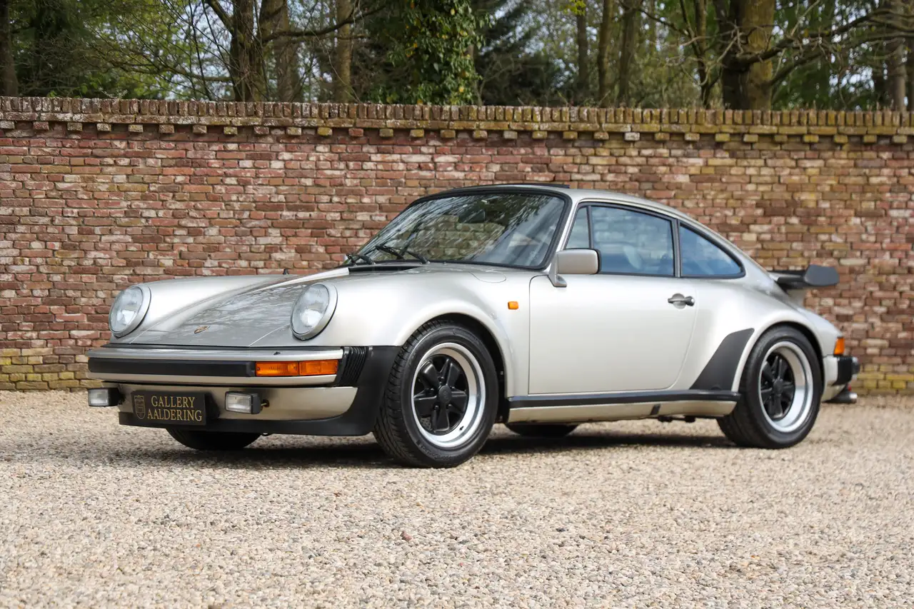 Porsche 930 3.3 Turbo "Equipped with Sonderwunsch options", foto 8