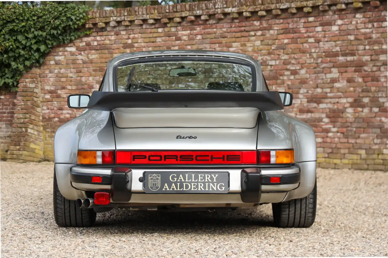 Porsche 930 3.3 Turbo "Equipped with Sonderwunsch options", foto 6