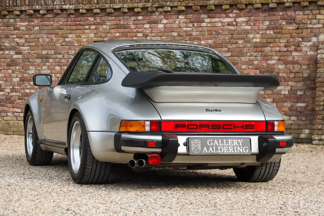 Porsche 930 3.3 Turbo "Equipped with Sonderwunsch options", foto 2