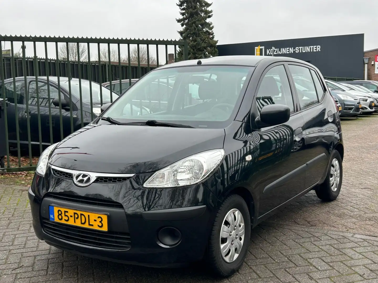 Hyundai i10 1.1 Active Cool uniek km airco elektrische ramen Schwarz - 2