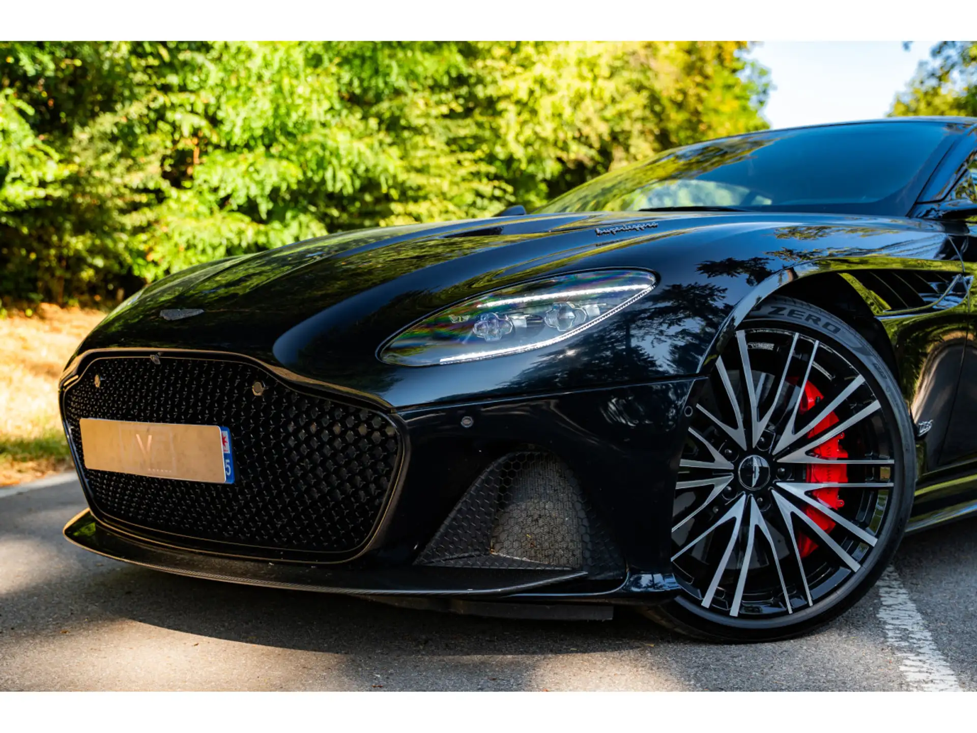 애스턴마틴 DBS Coupe 2019 블랙 사진 2