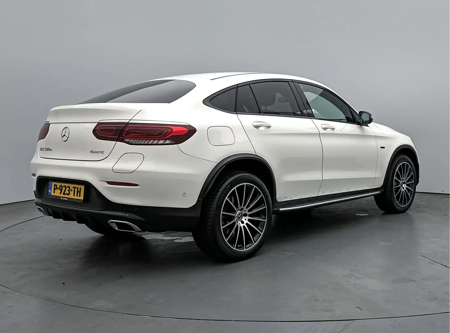 Mercedes-Benz GLC 300 Coupé e 4MATIC Business Solution AMG | Achteruirij Wit - 2