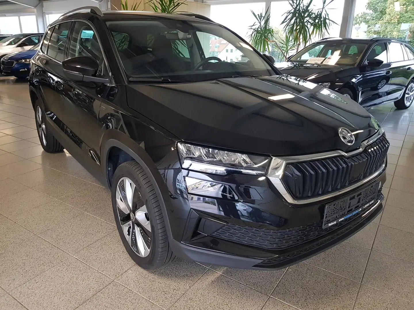 Skoda Karoq TSI DSG SELECTION Sitzhez LED PDC ACC Schwarz - 1