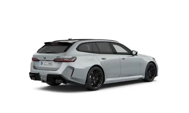 BMW M5 view 3