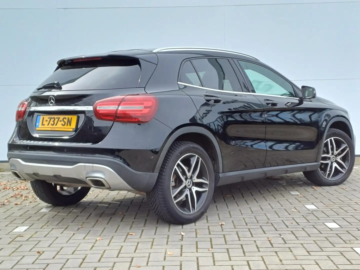 Mercedes-Benz GLA 180 Sport Edition Premium Plus Zeer nette auto Zwart - 2