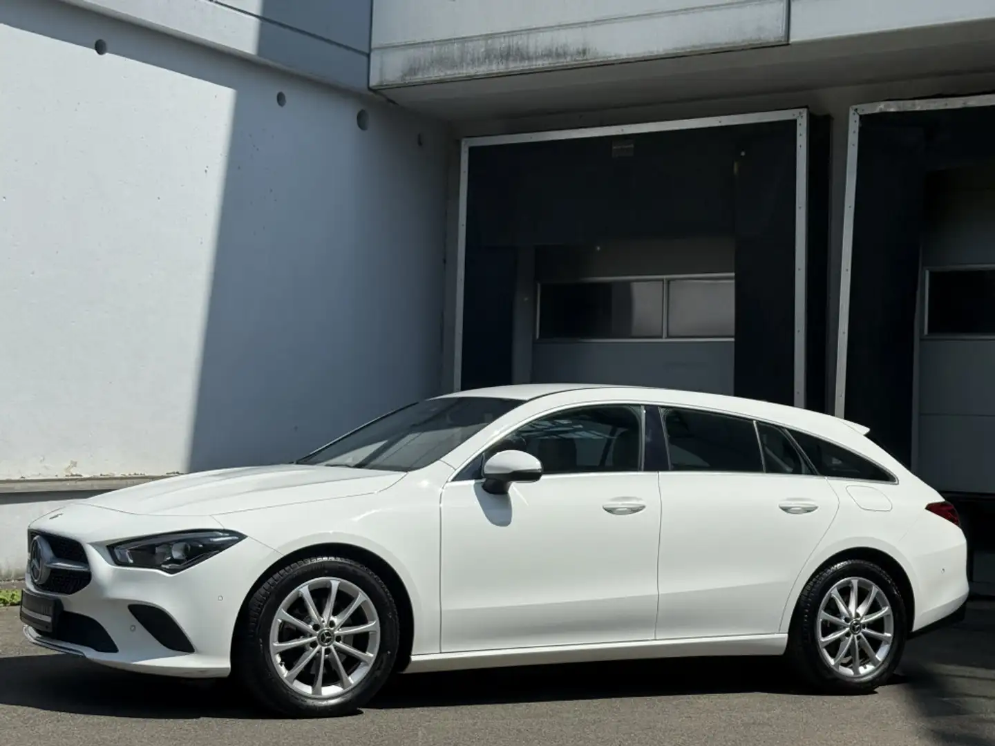 Mercedes-Benz CLA 180 Progressive LED MBUX-Navi Weiß - 2