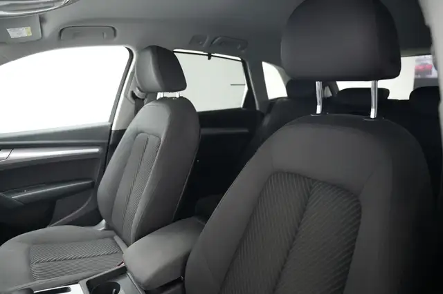 Audi Q5 view 11