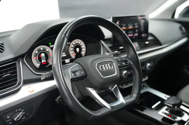Audi Q5 view 13
