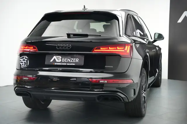Audi Q5 view 9