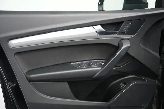 Audi Q5 view 10