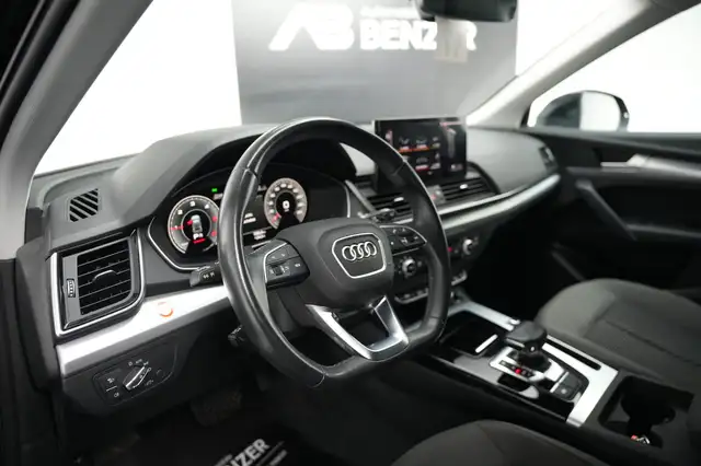 Audi Q5 view 12