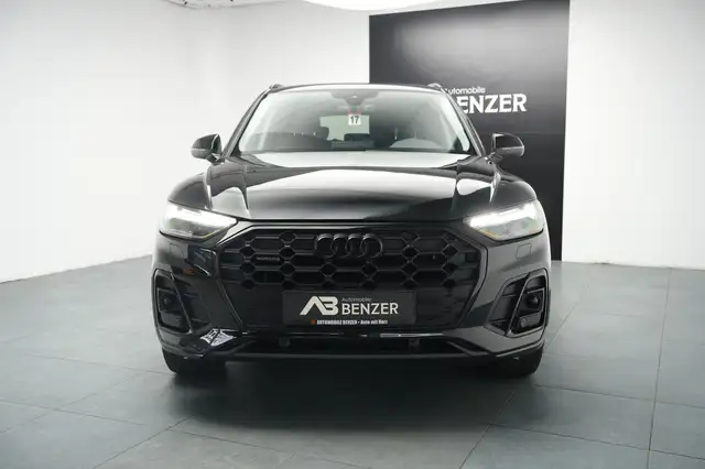 Audi Q5 view 3