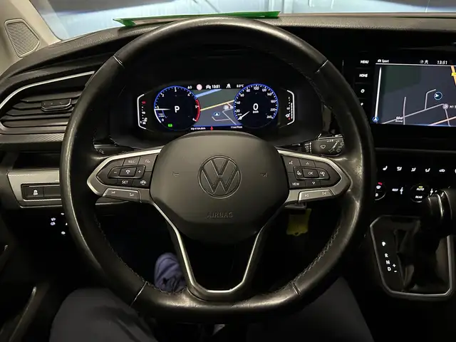 Volkswagen Multivan view 17