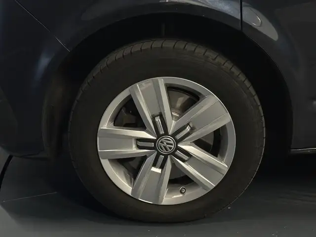 Volkswagen Multivan view 9