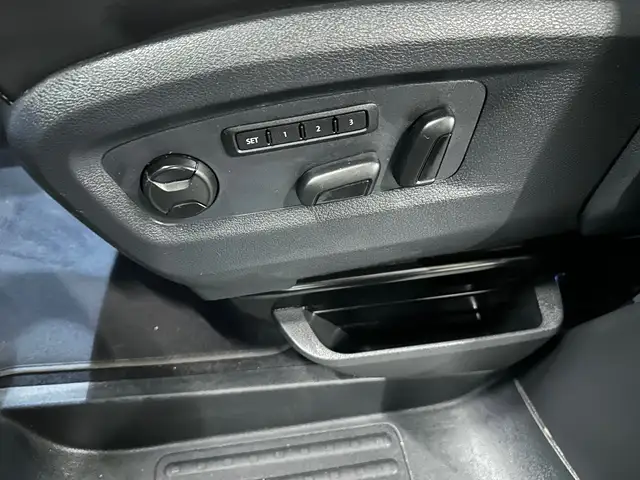 Volkswagen Multivan view 15