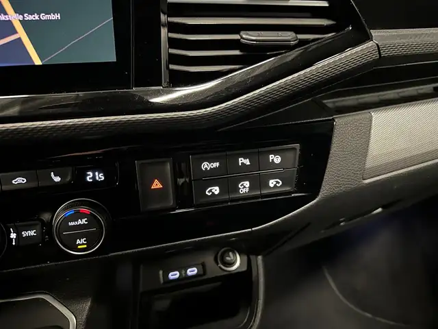 Volkswagen Multivan view 21