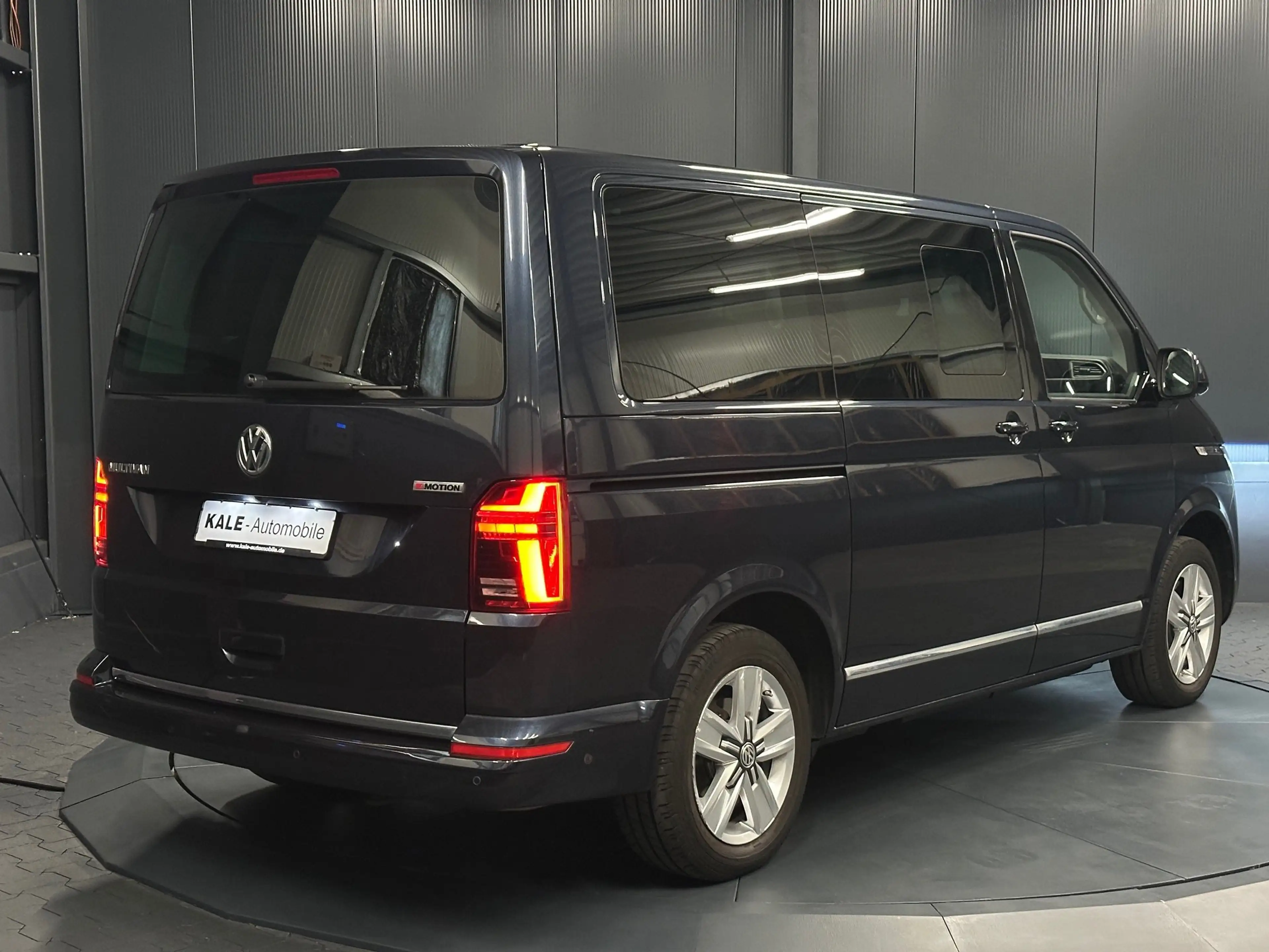 Volkswagen T6.1 Multivan Highline 4Motion*LEDER*Holz-Boden*KAMERA*Kindersit — photo 5