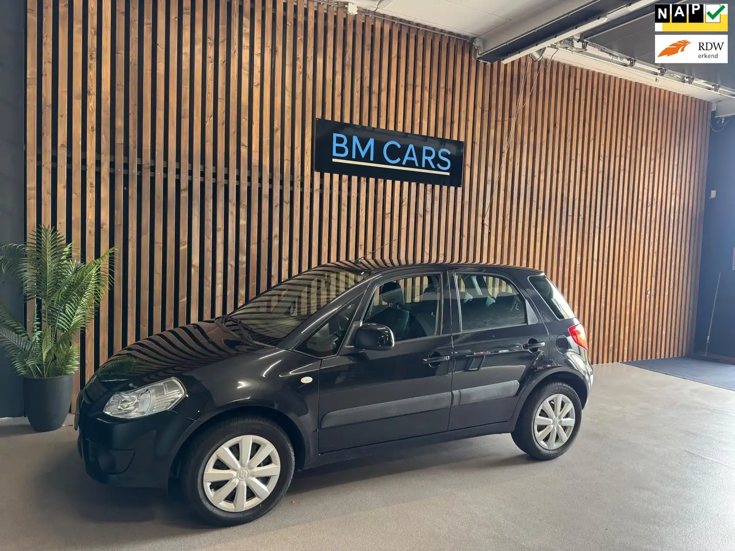 Suzuki SX4 1.6 Exclusive Airco,Trekhaak Zwart - 1
