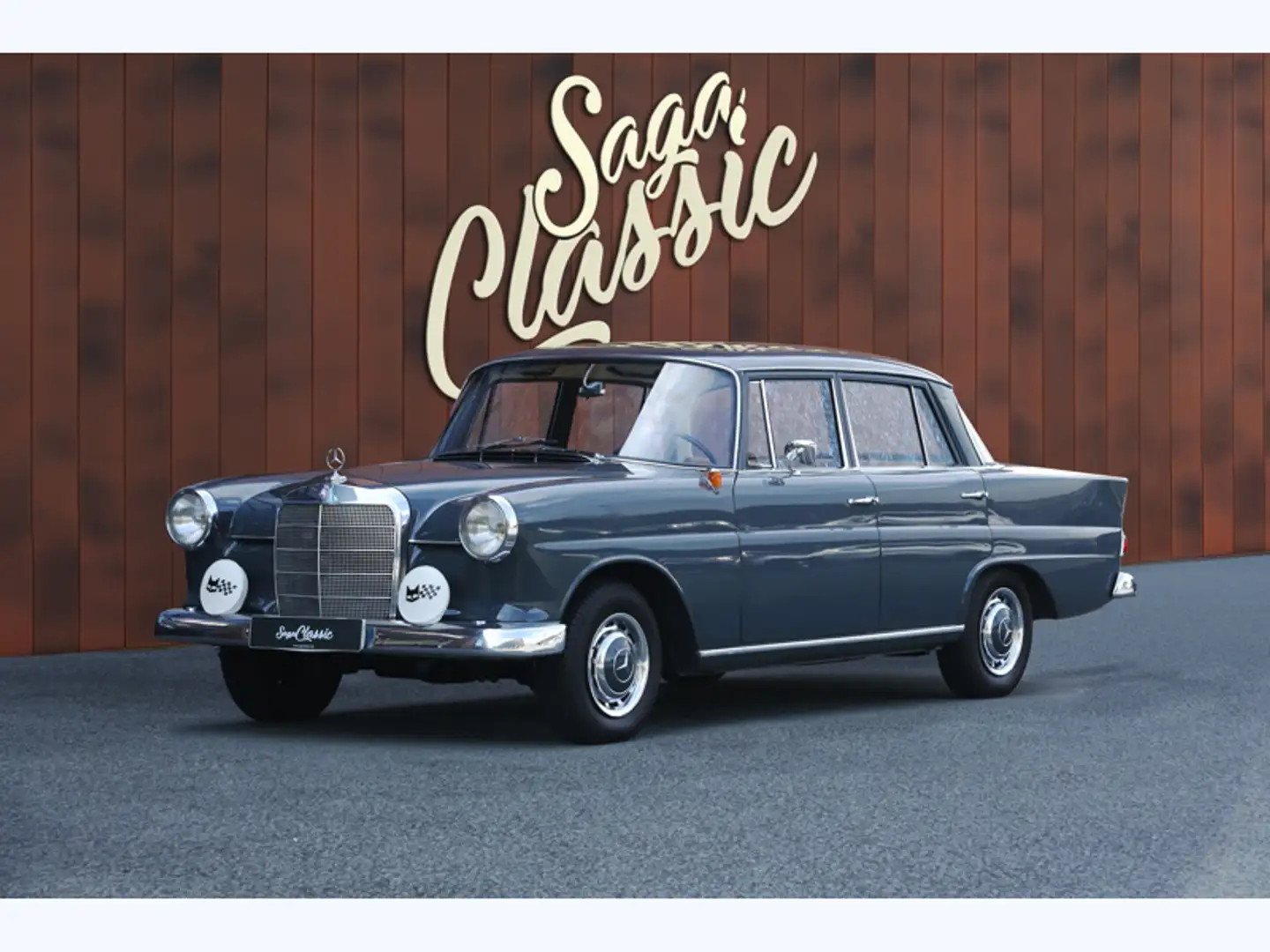 Mercedes-Benz 190 HECK FLOSSE - 1