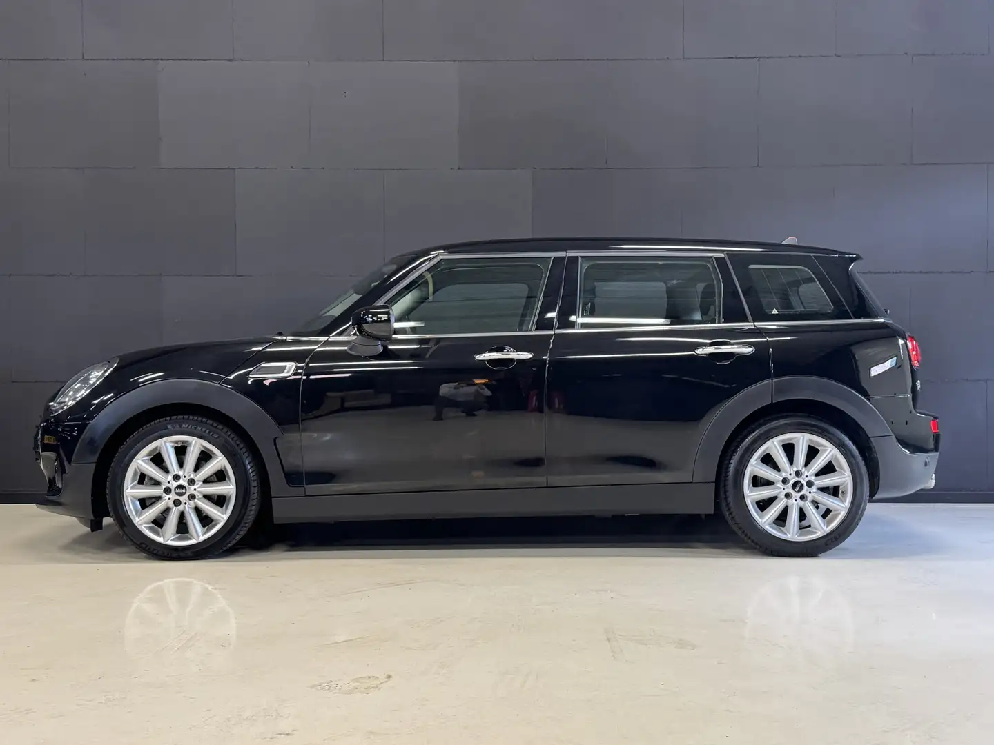 MINI Cooper Clubman Mini 1.5 136PK Business Edition Automaat | Navi | Noir - 2