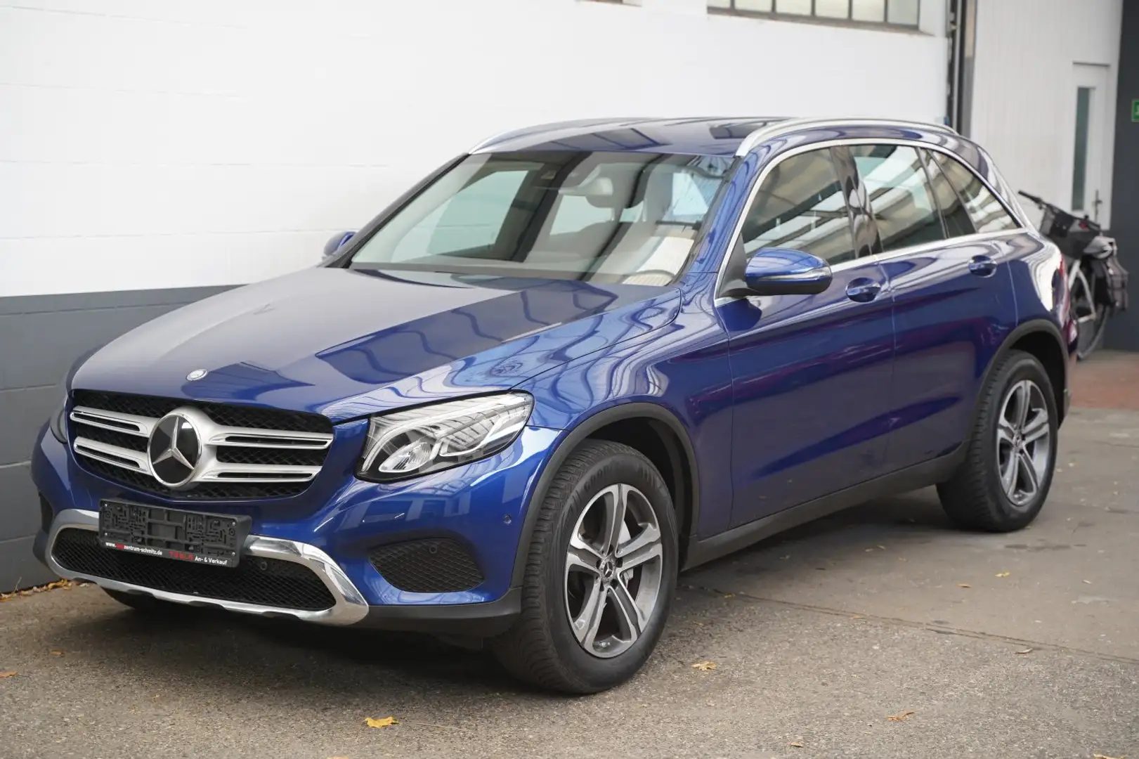 Mercedes-Benz GLC 250 d Exclusive 4Matic *Leder*AHK*ACC*LED*Navi* Синий - 2