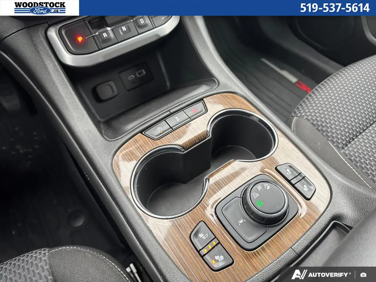 GMC Acadia снимка GMC Acadia