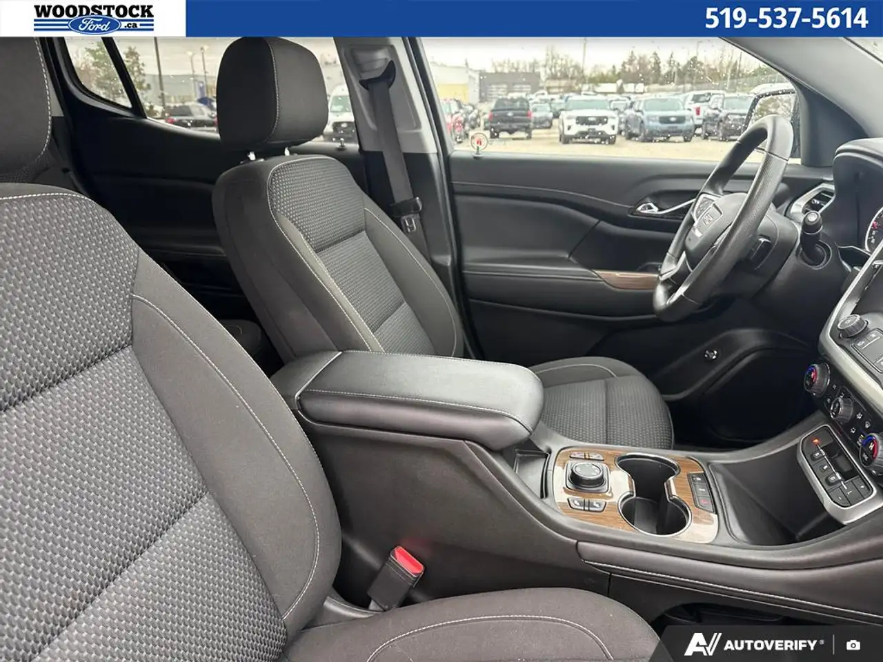 GMC Acadia снимка GMC Acadia
