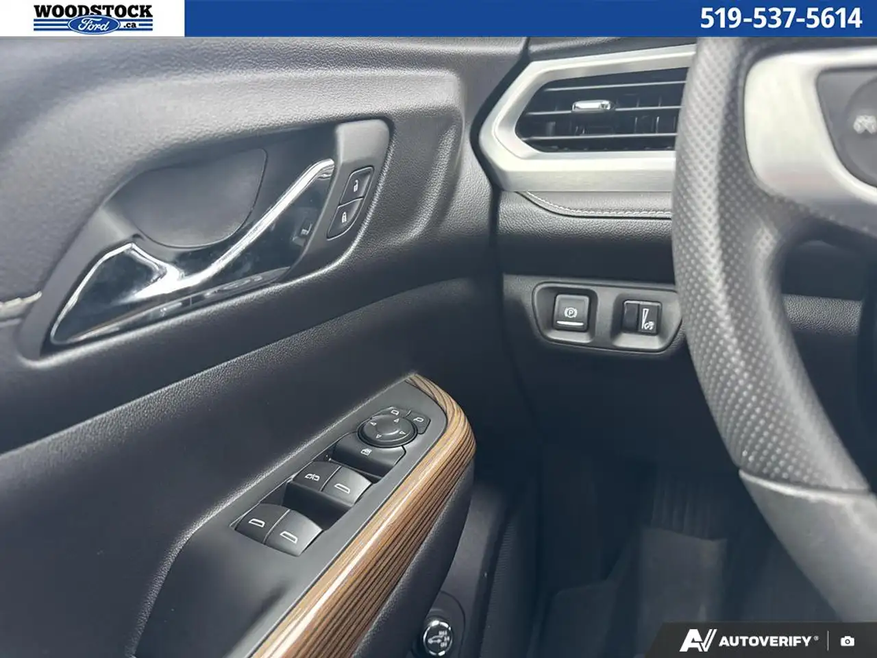 GMC Acadia снимка GMC Acadia