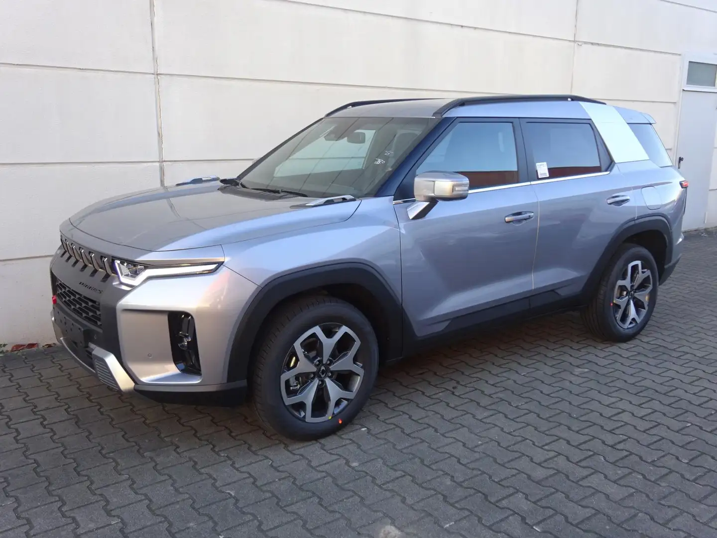 SsangYong Torres 1,5 T-GDI 2WD AT Quartz TotwAss Alu18 Ledr Shz Key Grau - 2