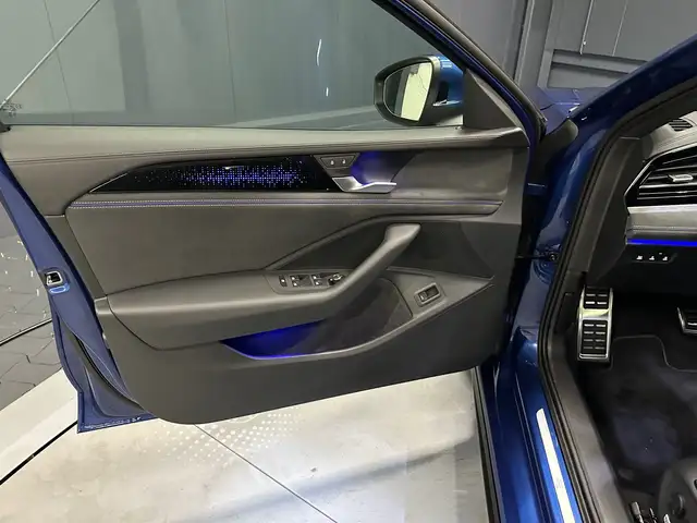 Volkswagen Passat view 9