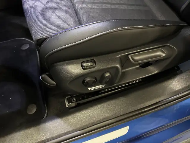 Volkswagen Passat view 11