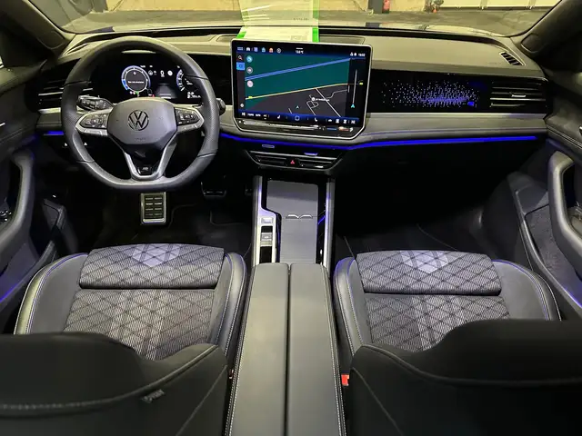 Volkswagen Passat view 8