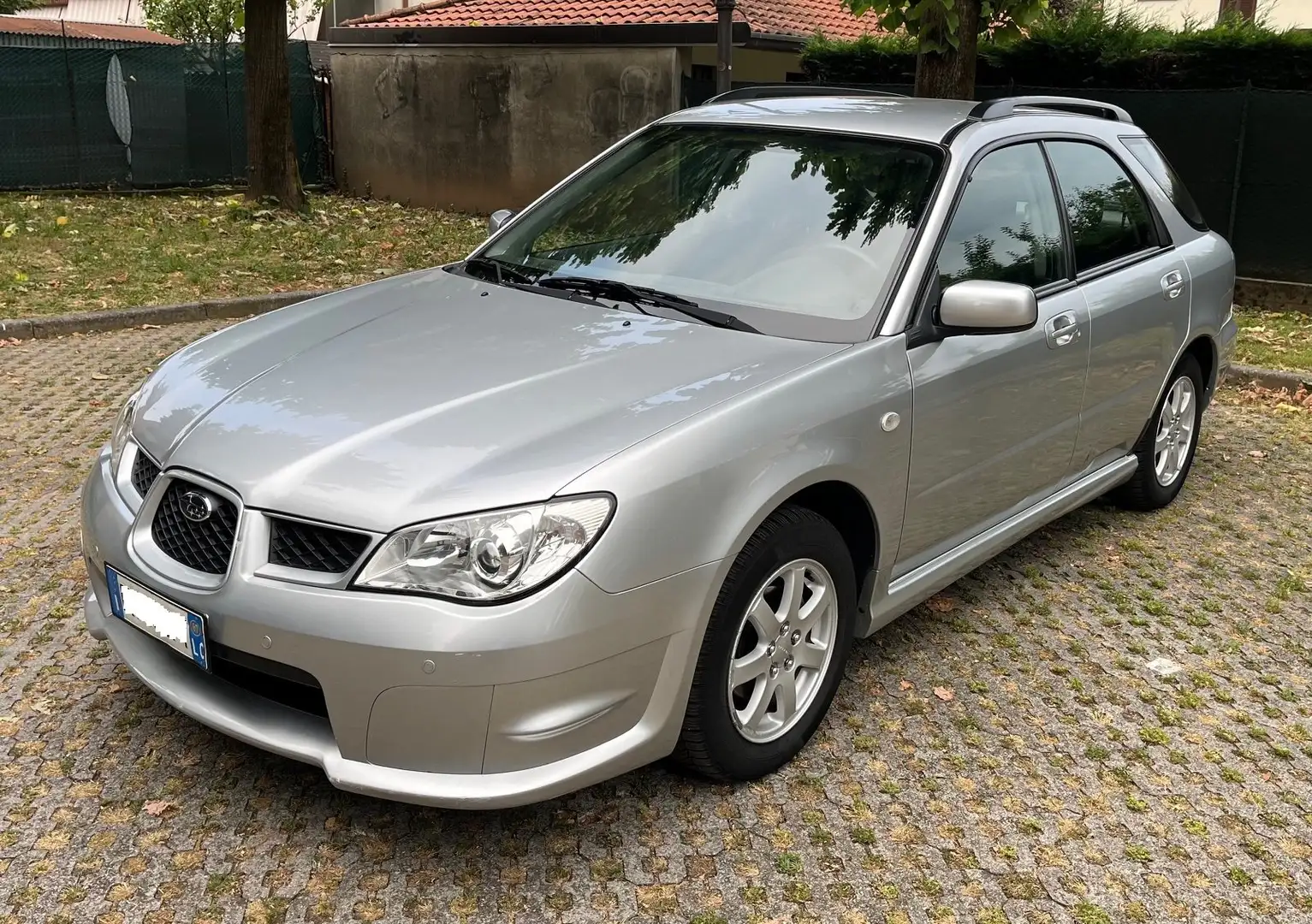 Subaru Impreza Impreza SW 1.5r awd mt Argento - 1