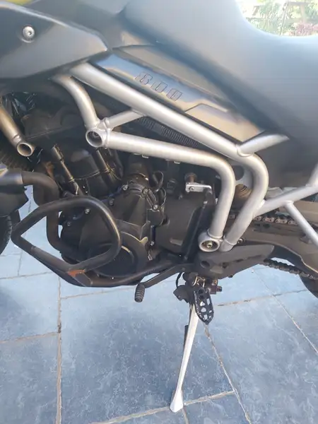 Triumph Tiger 800 - foto 2