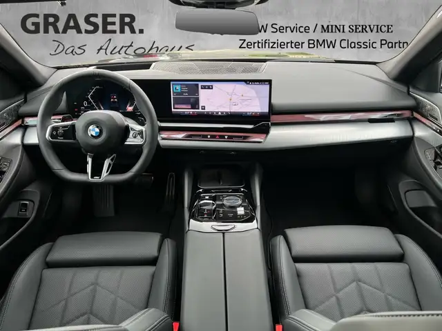 BMW 5 Series view 4