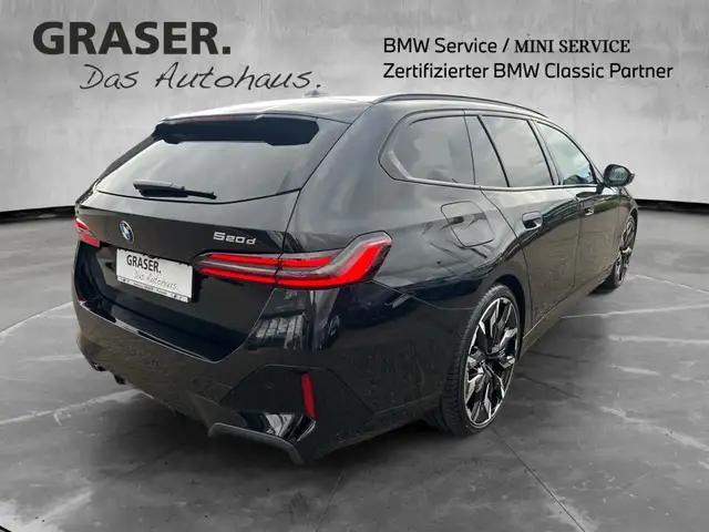 BMW 5 Series view 6