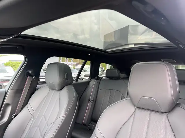 BMW 5 Series view 14