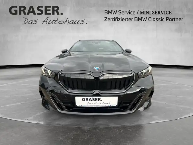 BMW 5 Series view 9