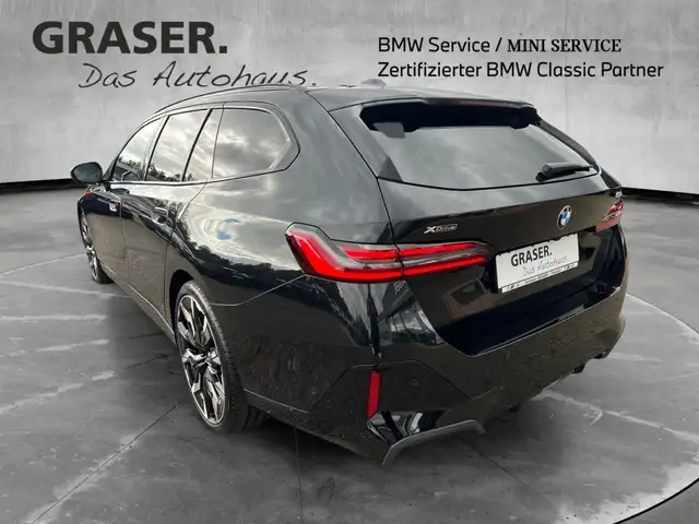 BMW 5 Series view 3